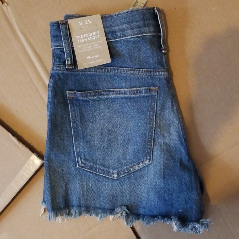 NWT The Perfect Jean Short
